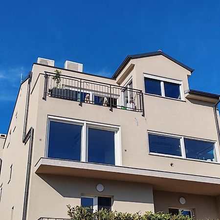 Apartments Mirta 로비니 외부 사진
