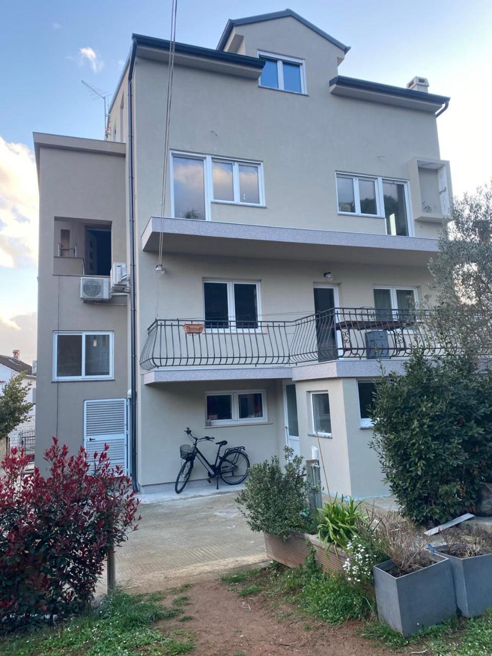 Apartments Mirta 로비니 외부 사진