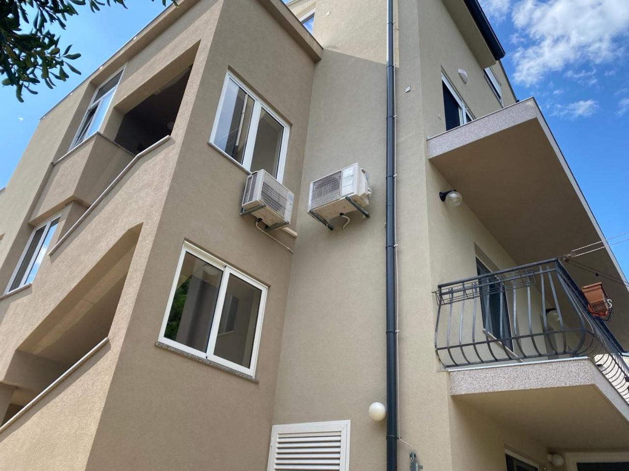 Apartments Mirta 로비니 외부 사진